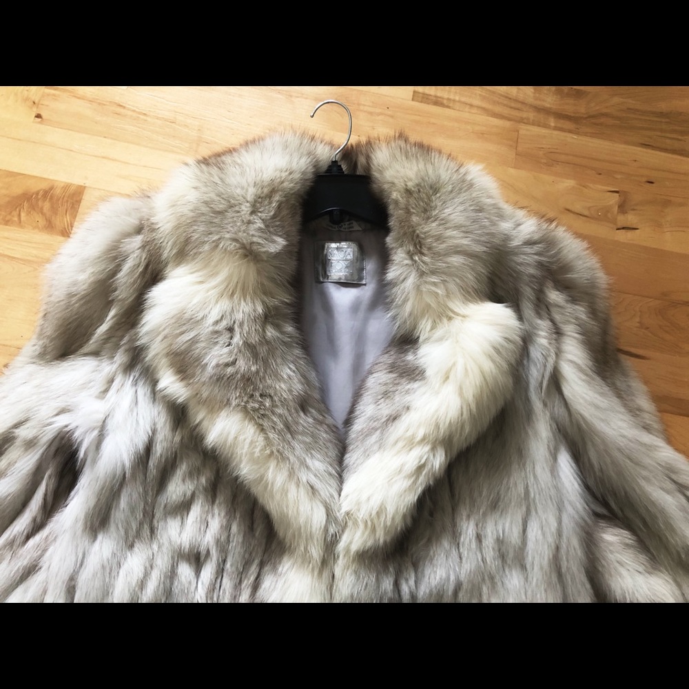 LIKENEW🤩SAGA FURS WHITE BLUE FOX FUR COAT GENUINE - Picture 4 of 8